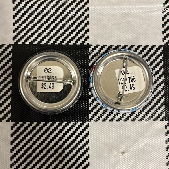 Hello Kitty Buttons. - Picture 2 of 3